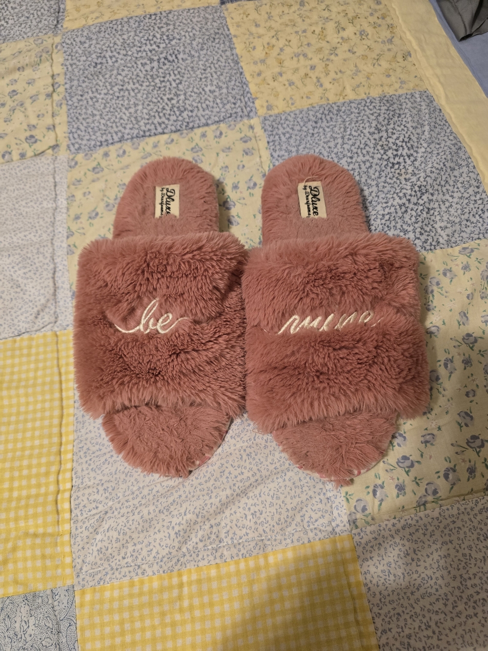 Deluxes By dearfoams Dusty Rose Plush Slide Slippers